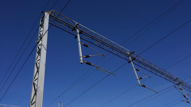 high voltage, driving wire, railway electricity, wrong, electric shock, electric shock, electric shock, electric shock, electric shock, electric shock