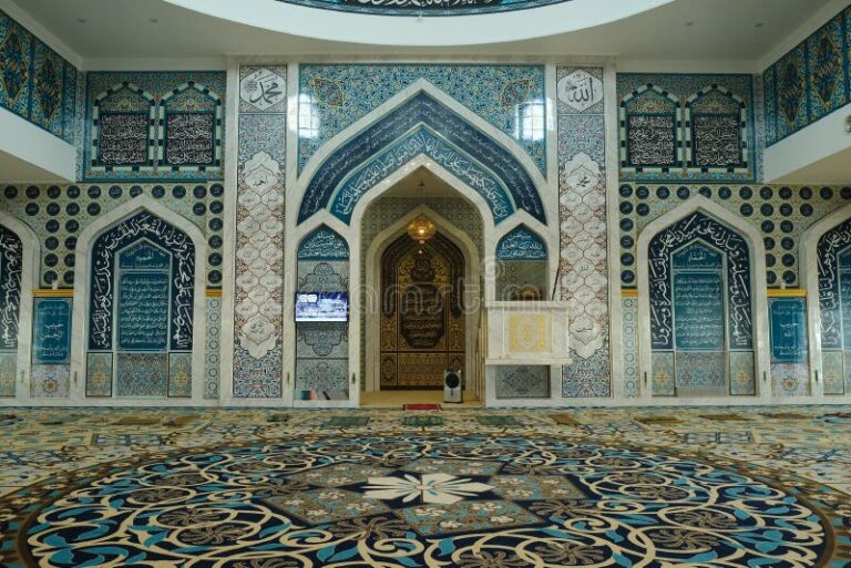 القِصَّةُ – HISTORIA