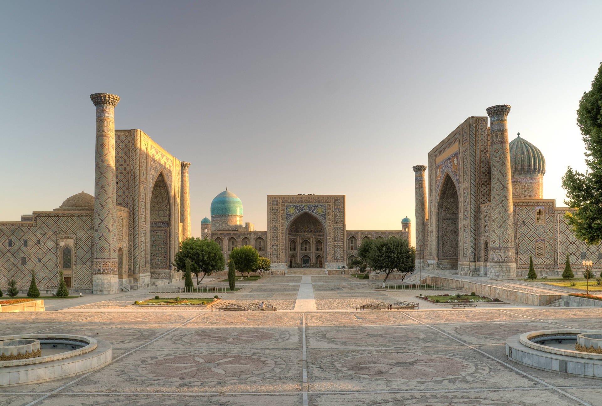 Praça Registan em Samarcanda com arquitetura islâmica histórica