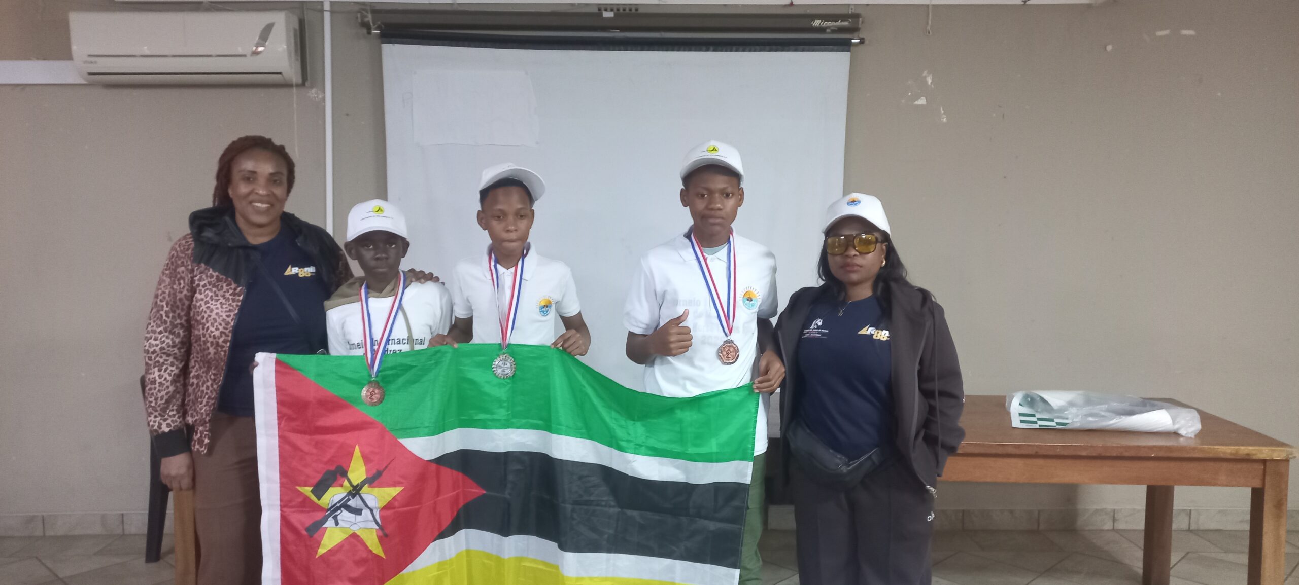 Cerimónia de prémios das categorias U12 e U14 do Trojan Horse Chess Open 2026