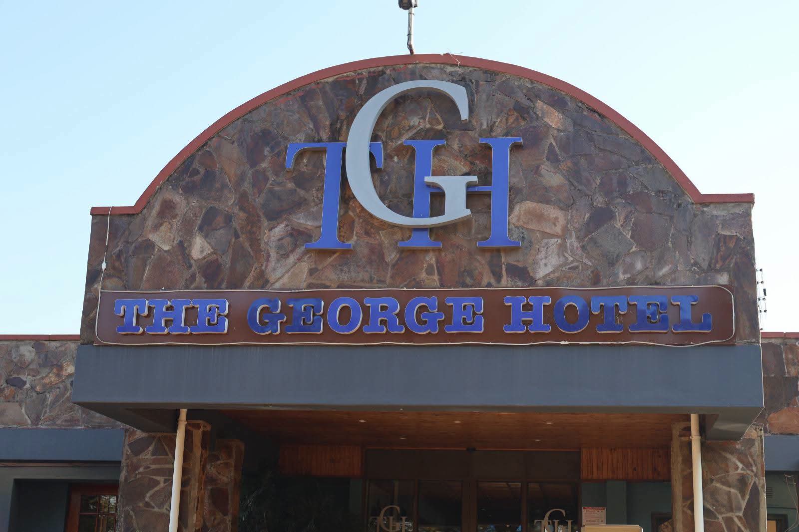 Fachada do George Hotel, em Manzini, palco da secção Ladies do Trojan Horse Chess Open 2026