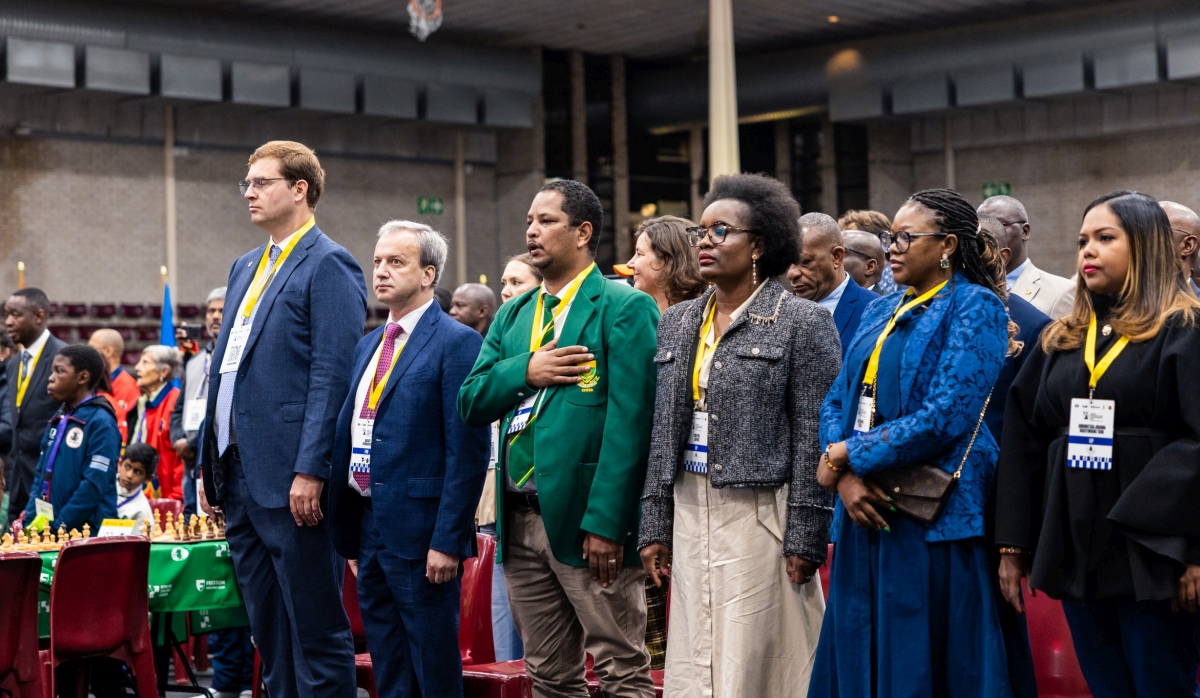Cerimónia de abertura do World Schools Team Championship 2026 em Stellenbosch com hino sul-africano